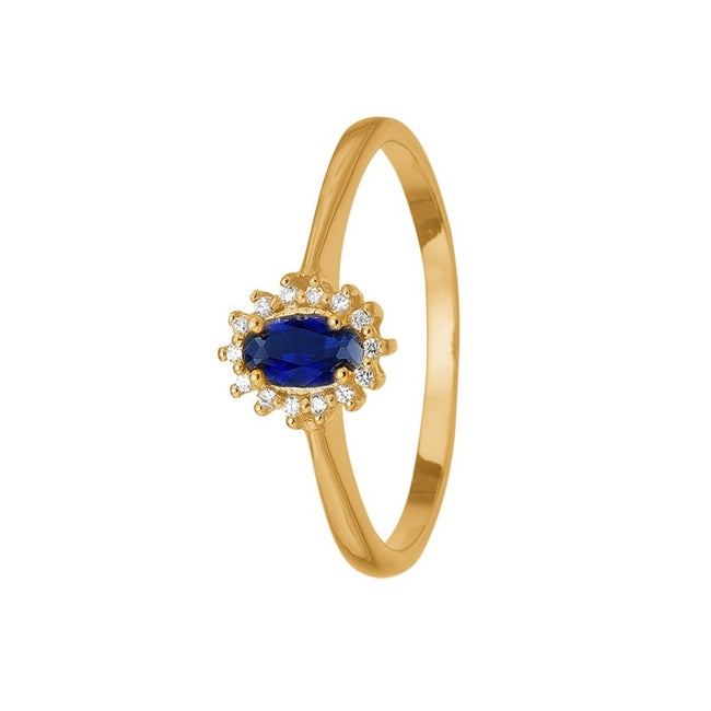 Aagaard ring i 8 kt guld med oval blå safir omgivet af hvide zirkonia.